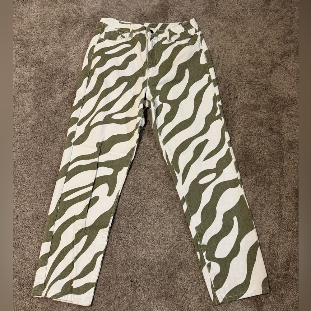 SHEIN Women's Olive and White Boyfriend Jeans